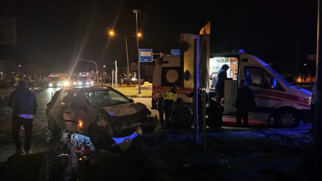 Çorum'da Kaza Hafif Ticari Araç ile Otomobil Çarpıştı Yaralılar Var