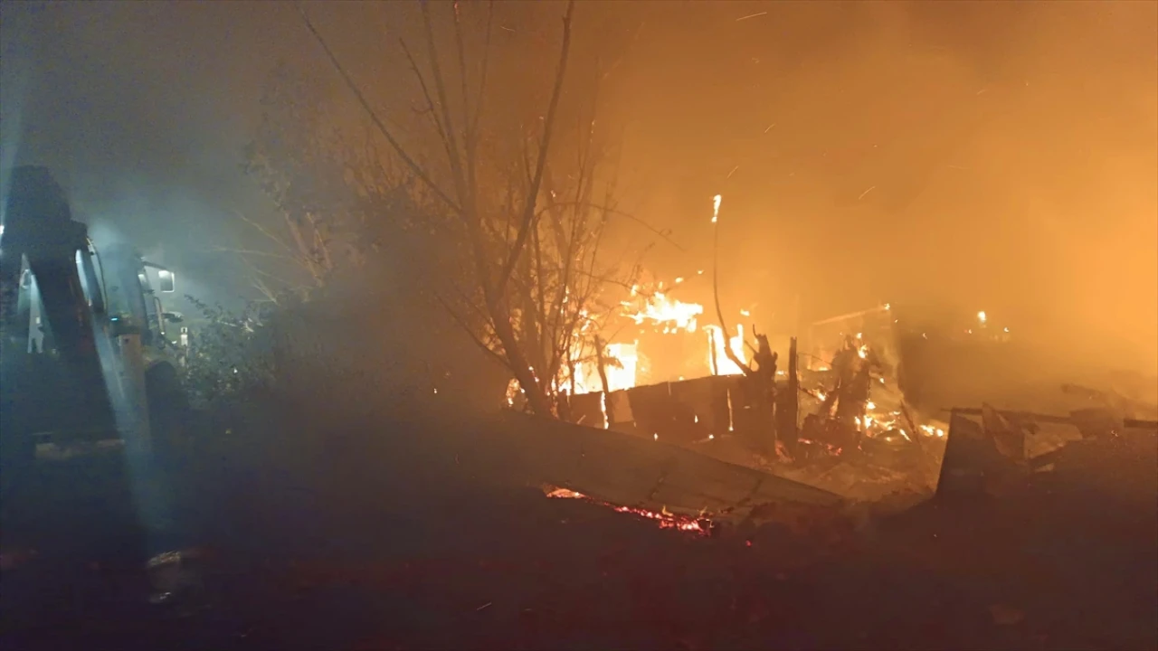 Isparta'da Ahşap Evde Çıkan Yangın Korkuttu