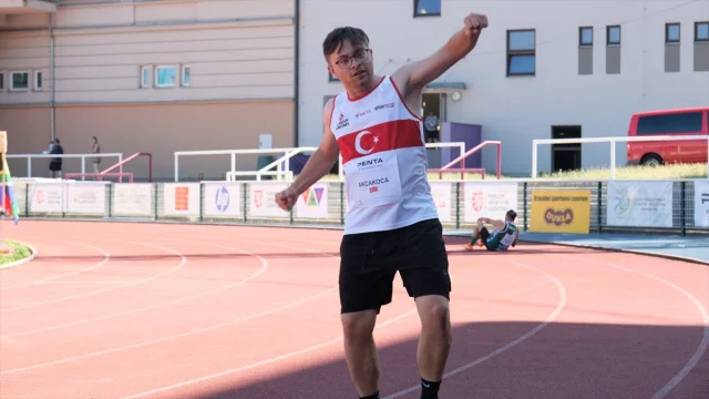 Emirhan Akçakoca'dan Down Sendromlu Sporcular için Tarihi Ba...