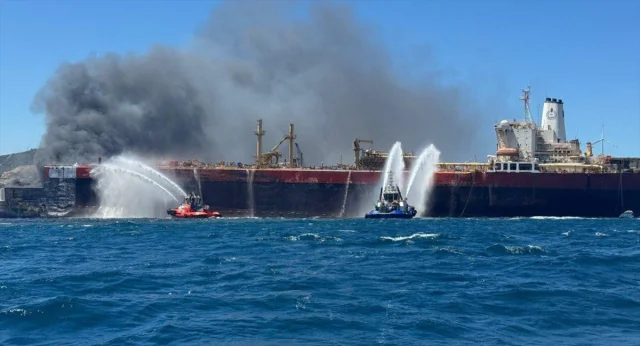 Aliağa Limanı'nda Tanker Gemisinde Çıkan Yangın Kontrol Altı...