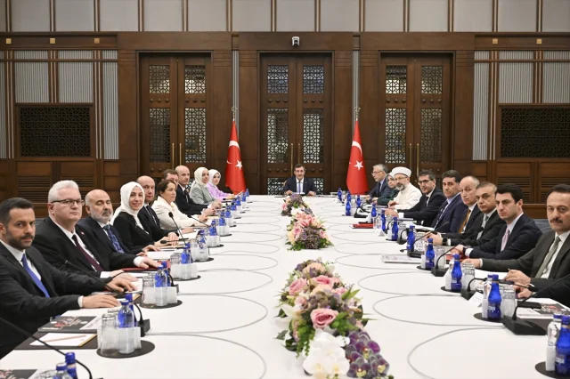 Nüfus Politikaları Zirvesinde Türkiye'nin Demografik Geleceği Ele Alındı