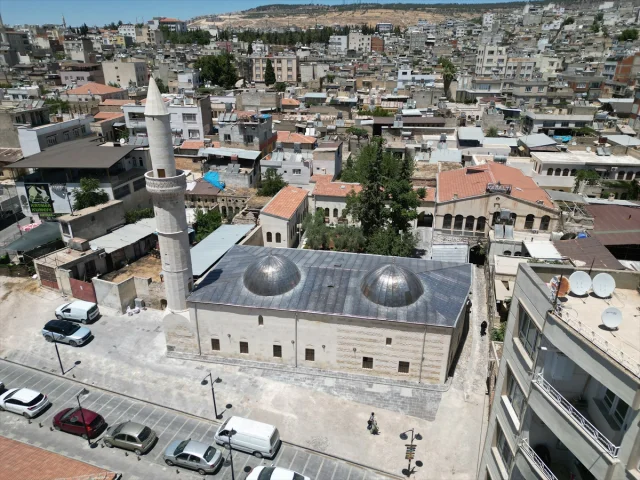 Kilis'teki 3 Asırlık Çalık Camisi Depremin Ardından İbadete...