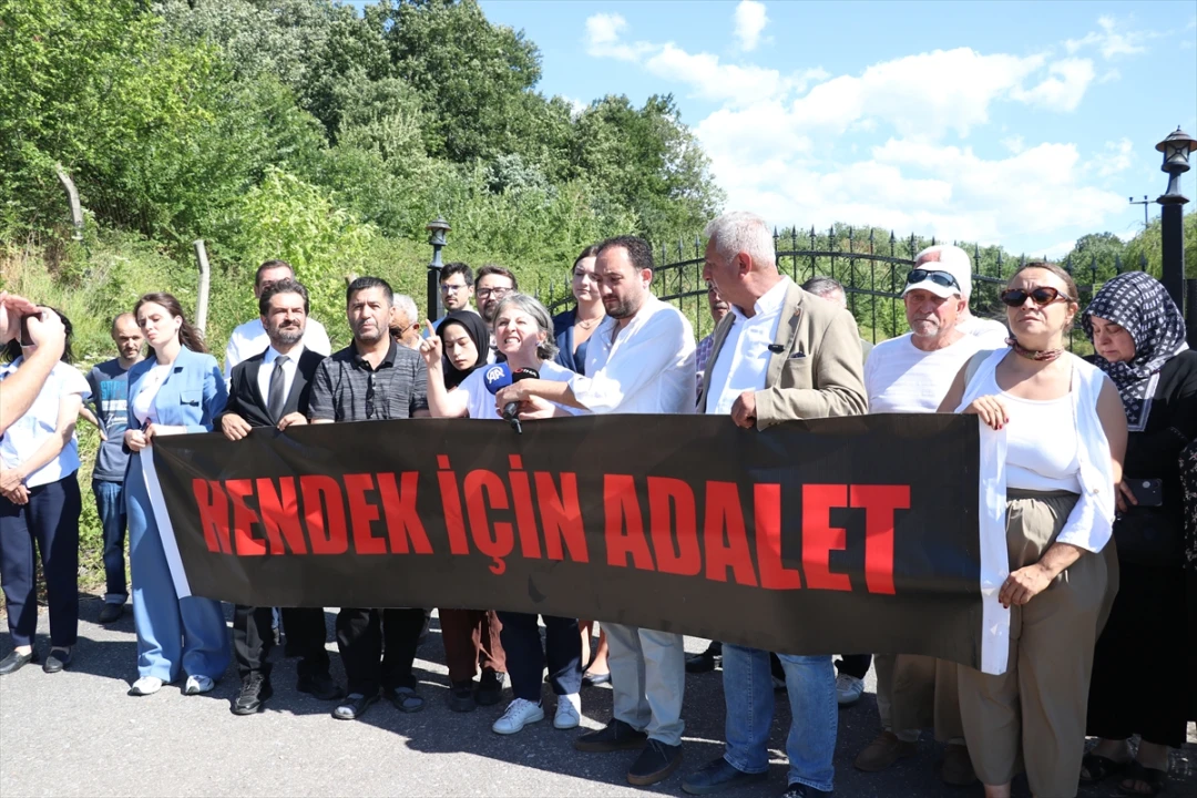 Sakarya'da Hayatını Kaybeden İşçiler Anısına Duygusal Tören