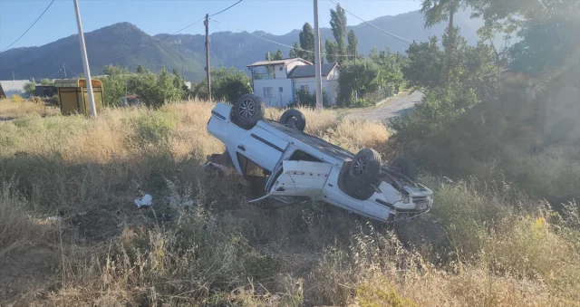 Konya'da Trafik Kazası: Şarampole Devrilen Araçta 4 Kişi Yar...