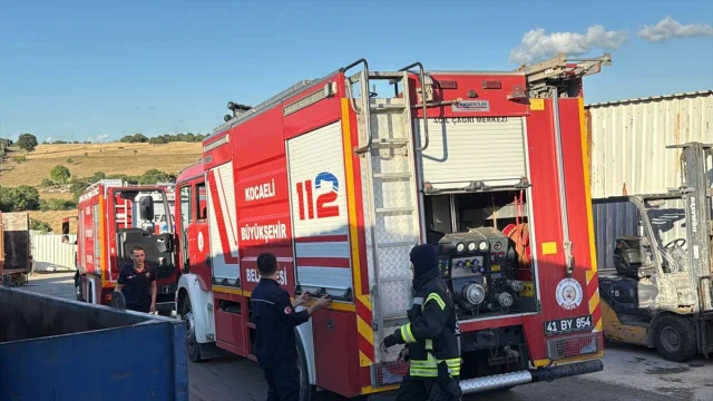 Kocaeli'de Geri Dönüşüm Tesisinde Büyük Yangın