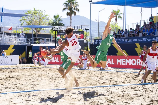 Antalya'da 17 Yaş Altı EHF Avrupa Plaj Hentbol Şampiyonası R...