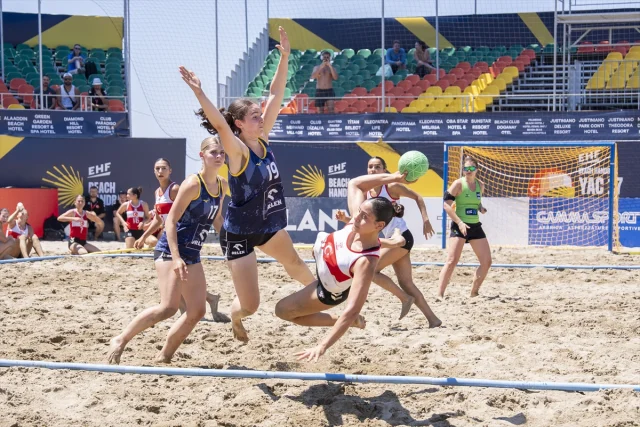 Antalya'da 17 Yaş Altı EHF Avrupa Plaj Hentbol Şampiyonası Rüzgarı Esiyor