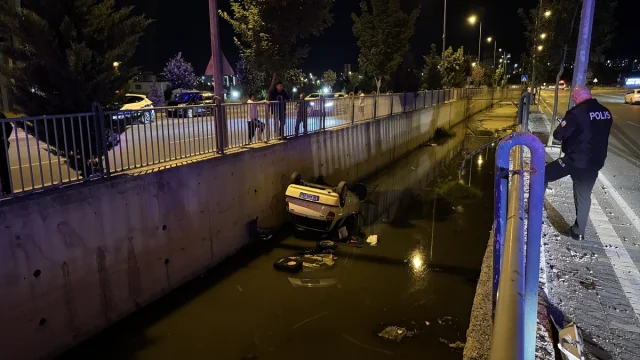 Kayseri'de Kanala Düşen Otomobil Korkuttu