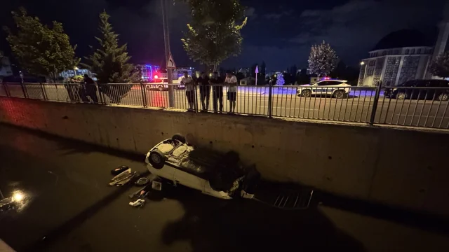 Kayseri'de Kanala Düşen Otomobil Korkuttu