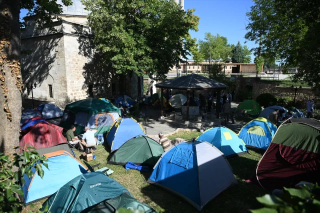 Edirne Kırkpınar'da Güreş Tutkusuyla Çadırda Konaklama Keyfi