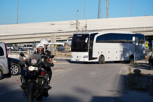 İzmir Belediyesi Yolsuzluk Soruşturması: 119 Şüpheli Adliyey...