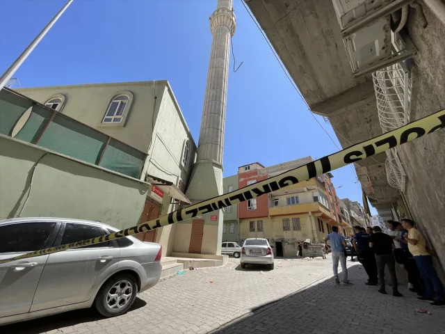 Şanlıurfa'da Cami Çıkışında Silahlı Çatışma: 2 Kişi Yaralı