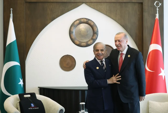 Erdoğan ve Şerif Ekonomik İşbirliği Zirvesi'nde Buluştu