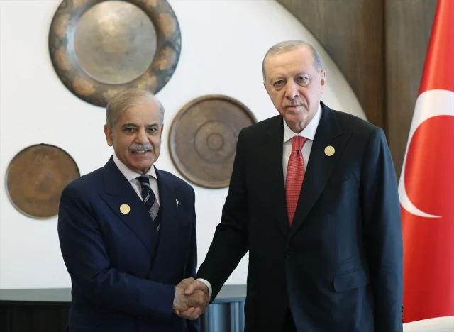 Erdoğan ve Şerif Ekonomik İşbirliği Zirvesi'nde Buluştu