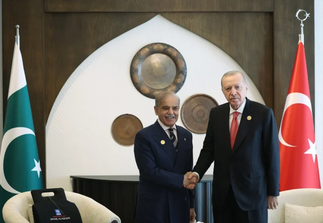 Erdoğan ve Şerif Ekonomik İşbirliği Zirvesi'nde Buluştu