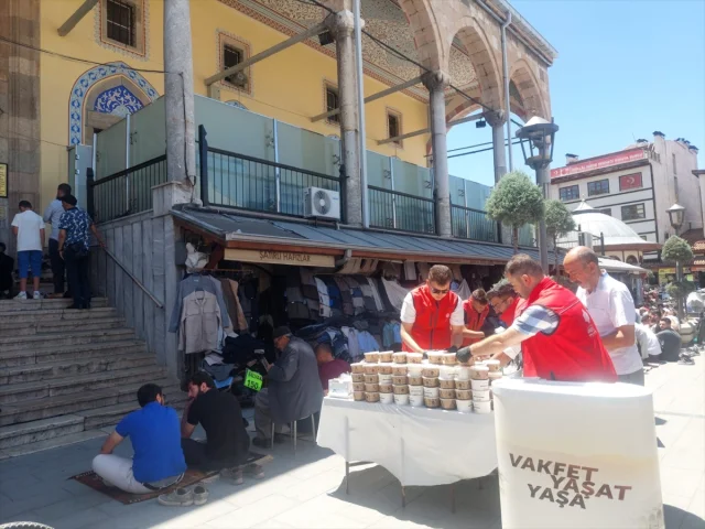 Konya'da Aşure Geleneği Coşkuyla Yaşatıldı: Binlerce Kişiye Ulaşıldı