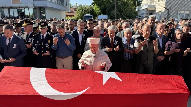 İzmir'deki Orman Yangınında Hayatını Kaybeden İbrahim Demir Son Yolculuğuna Uğurlandı