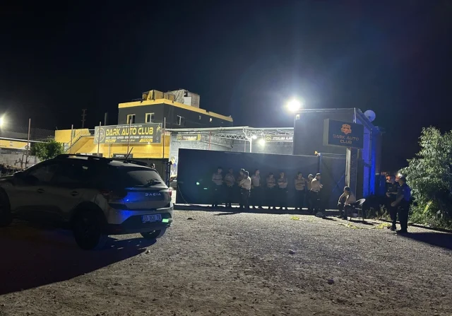 Mersin'in Tarsus İlçesinde Oto Yıkamacıya Silahlı Saldırı: 1...