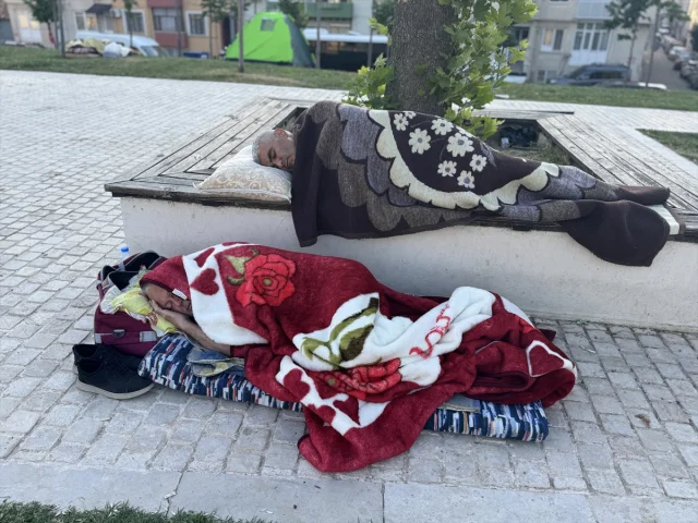 Kırkpınar Etkinliklerinde Otel Bulamayanlar Selimiye Cami Etrafında Kamp Kurdu
