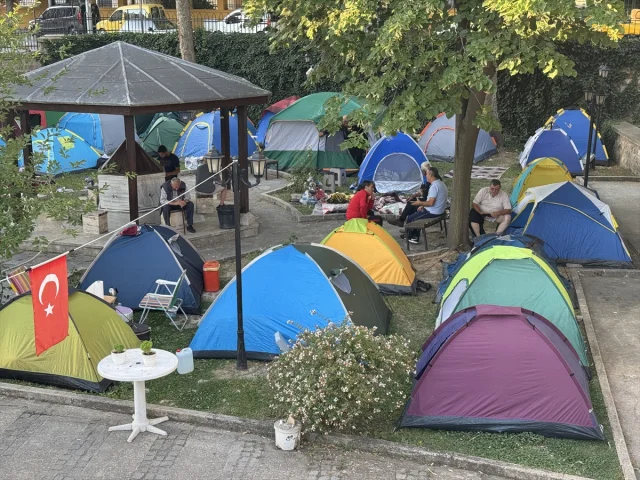 Kırkpınar Etkinliklerinde Otel Bulamayanlar Selimiye Cami Etrafında Kamp Kurdu