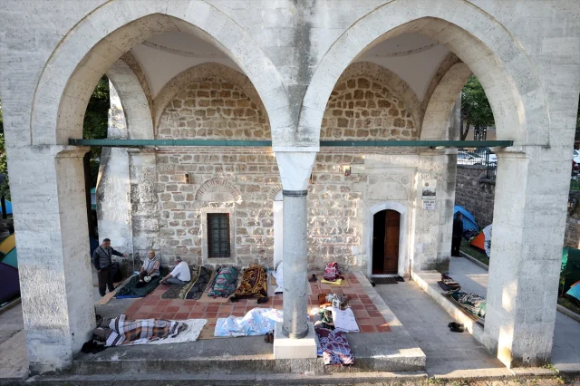 Kırkpınar Etkinliklerinde Otel Bulamayanlar Selimiye Cami Etrafında Kamp Kurdu