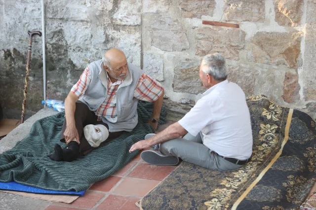 Kırkpınar Etkinliklerinde Otel Bulamayanlar Selimiye Cami Etrafında Kamp Kurdu