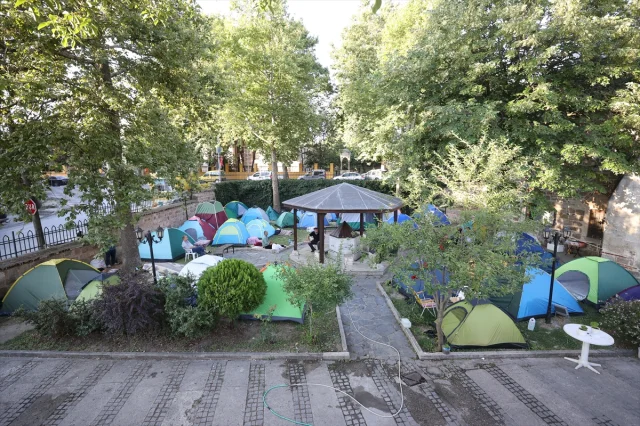 Kırkpınar Etkinliklerinde Otel Bulamayanlar Selimiye Cami Etrafında Kamp Kurdu