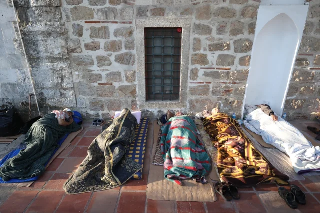 Kırkpınar Etkinliklerinde Otel Bulamayanlar Selimiye Cami Etrafında Kamp Kurdu