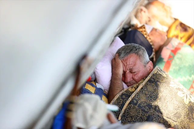 Kırkpınar Etkinliklerinde Otel Bulamayanlar Selimiye Cami Etrafında Kamp Kurdu