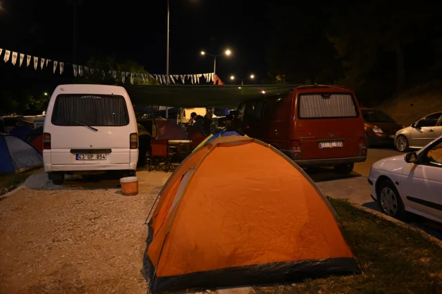 Kırkpınar Etkinliklerinde Otel Bulamayanlar Selimiye Cami Etrafında Kamp Kurdu