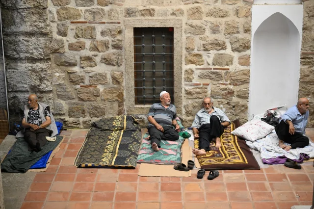 Kırkpınar Etkinliklerinde Otel Bulamayanlar Selimiye Cami Etrafında Kamp Kurdu