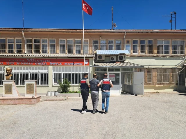 Eskişehir'de Kırmızı Bültenle Aranan Terör Şüphelisinin Yaka...