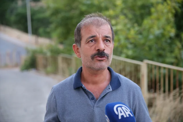 İzmir'de Depremzedeler Elektrik ve Su Kesintilerine Karşı Birleşti