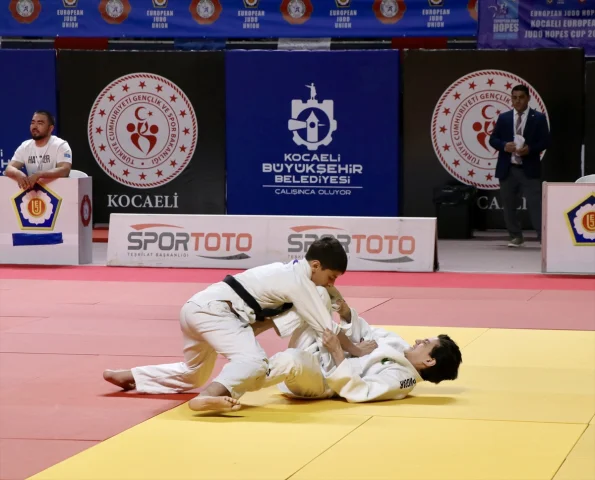 Kocaeli'de Yıldızlar Judo Kupası'nda İlk Gün Heyecanı