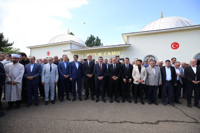 Cumhurbaşkanı Yardımcısı Cevdet Yılmaz Bingöl'de Yeğeninin Cenazesine Katıldı