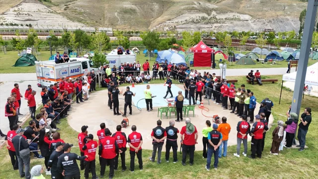 Bitlis'te AFAD'ın Akreditasyon Kampı Katılımcıları Bir Araya Getiriyor