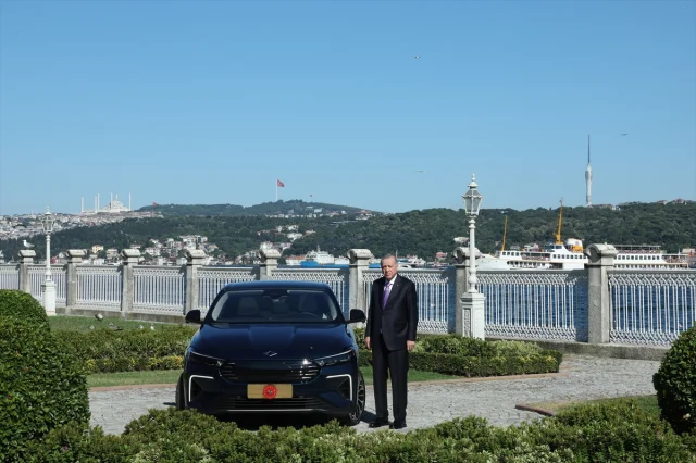 Cumhurbaşkanı Erdoğan Yerli Otomobil Togg'un Yeni Modeli T10F'yi Test Etti