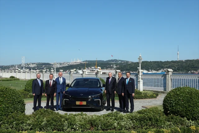 Cumhurbaşkanı Erdoğan Yerli Otomobil Togg'un Yeni Modeli T10F'yi Test Etti
