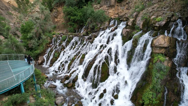 Gümüşhane'deki Tomara Şelalesi Doğaseverlerin Vazgeçilmez Adresi