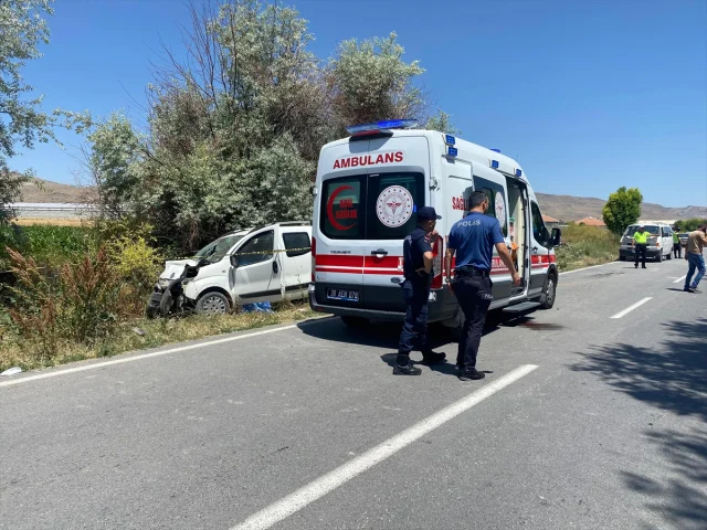 Kayseri'de İki Aracın Çarpışması Sonrası Trafik Güvenliği Yeniden Gündemde