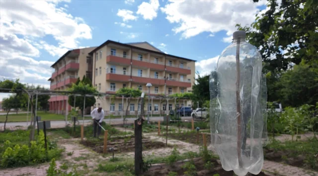 Kayseri'de Huzurevi Sakinlerine Hobi Bahçesi Terapi Gibi