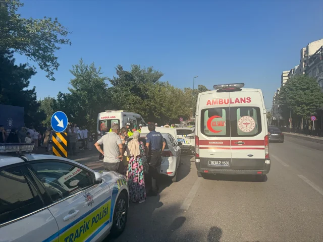 Bursa'da Trafik Denetiminde Kaza Polis Memurunu Ağır Yaraladı