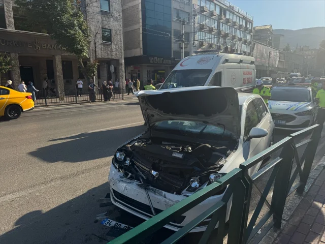 Bursa'da Trafik Denetiminde Kaza Polis Memurunu Ağır Yaraladı