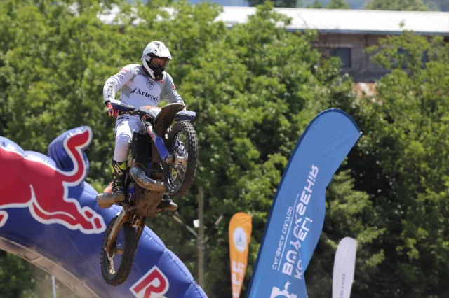 Türkiye Süper Enduro Şampiyonası Kocaeli'nin Çamurlu Pistinde Kıran Kırana Geçti