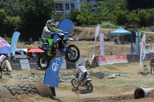 Türkiye Süper Enduro Şampiyonası Kocaeli'nin Çamurlu Pistinde Kıran Kırana Geçti