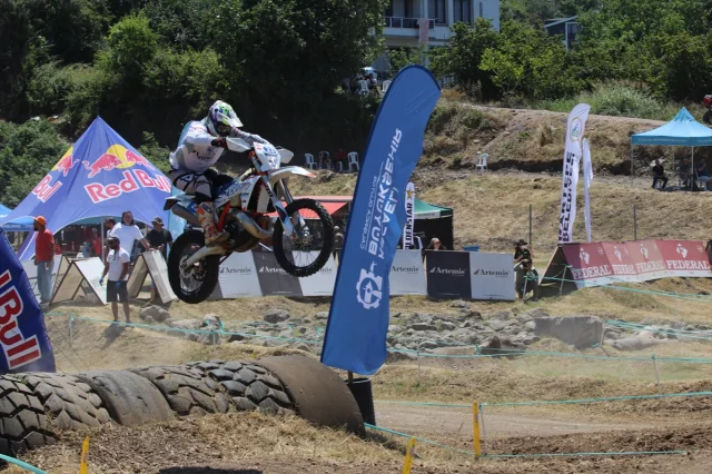 Türkiye Süper Enduro Şampiyonası Kocaeli'nin Çamurlu Pistinde Kıran Kırana Geçti