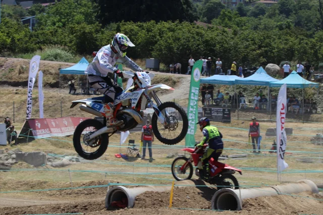 Türkiye Süper Enduro Şampiyonası Kocaeli'nin Çamurlu Pistinde Kıran Kırana Geçti