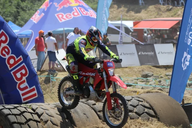 Türkiye Süper Enduro Şampiyonası Kocaeli'nin Çamurlu Pistinde Kıran Kırana Geçti