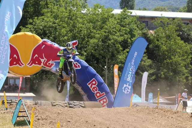 Türkiye Süper Enduro Şampiyonası Kocaeli'nin Çamurlu Pistinde Kıran Kırana Geçti