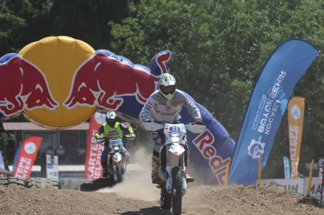 Türkiye Süper Enduro Şampiyonası Kocaeli'nin Çamurlu Pistinde Kıran Kırana Geçti